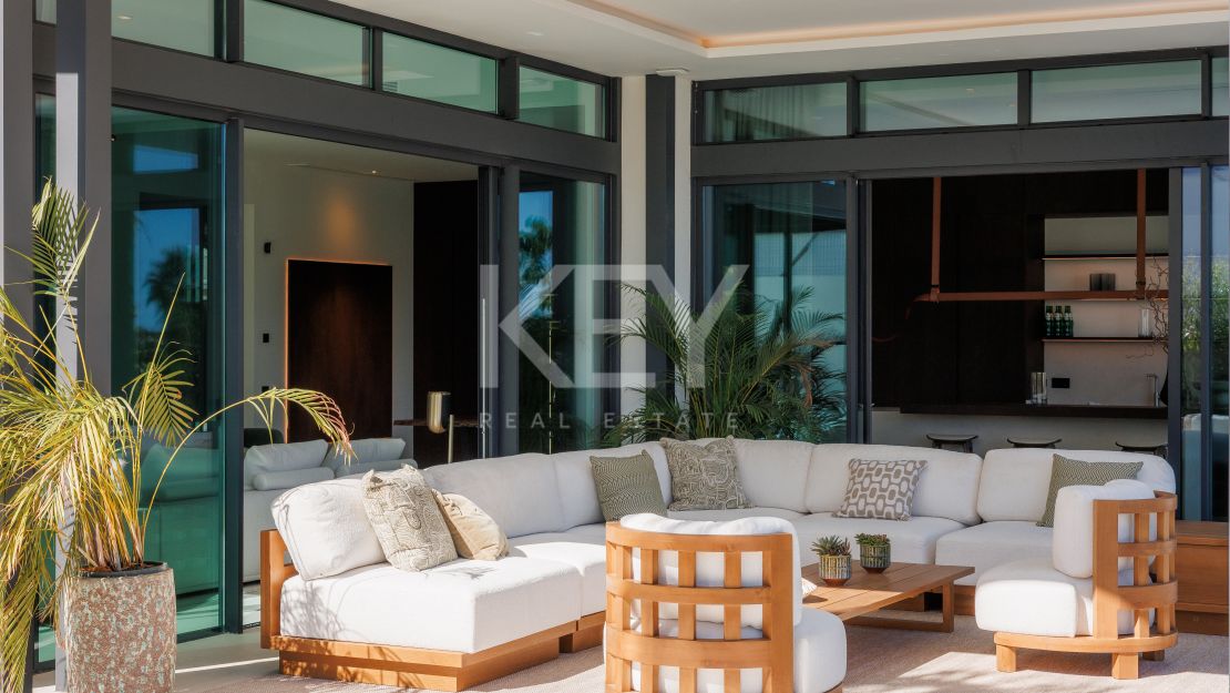 Contemporary Villa for sale: a luxurious oasis with High-End amenities  in Marbella Golden Mile