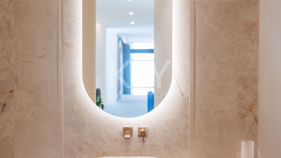 Contemporary Villa for sale: a luxurious oasis with High-End amenities  in Marbella Golden Mile