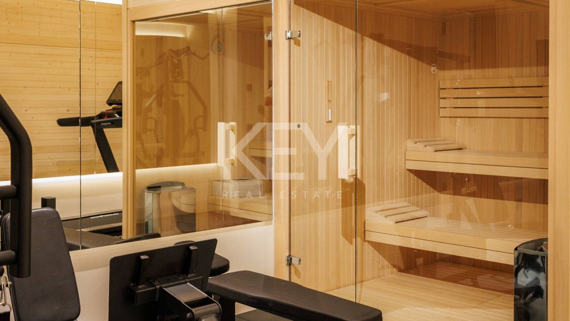 Contemporary Villa for sale: a luxurious oasis with High-End amenities  in Marbella Golden Mile