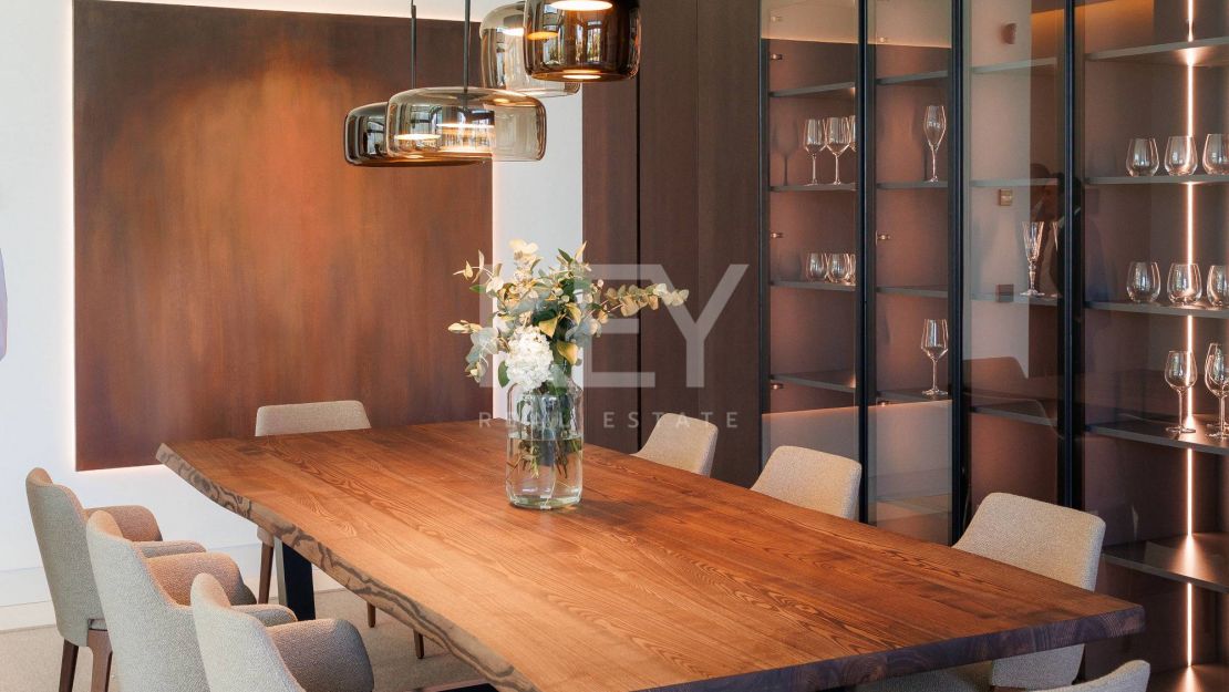 Contemporary Villa for sale: a luxurious oasis with High-End amenities  in Marbella Golden Mile