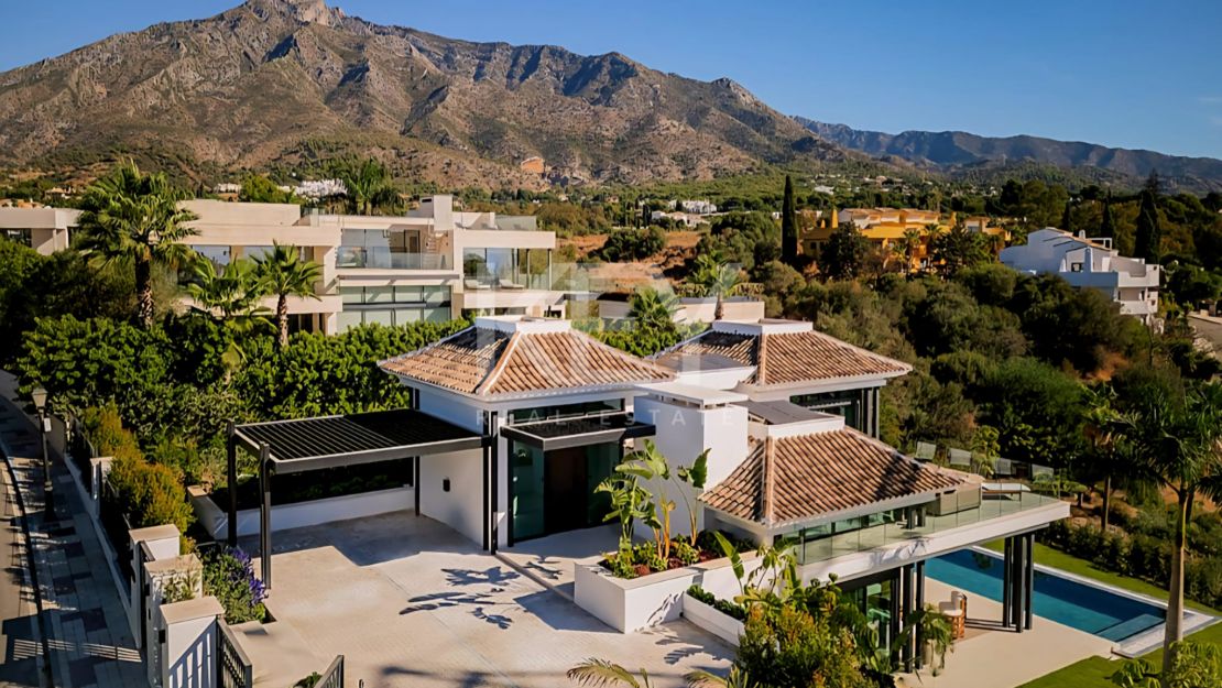 Contemporary Villa for sale: a luxurious oasis with High-End amenities  in Marbella Golden Mile