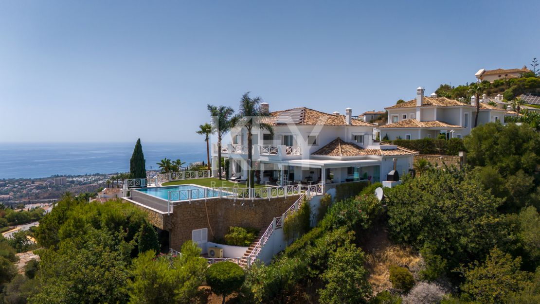 Luxurious villa Veranda with Breathtaking Mountain and Sea Views in Altos de Los Monteros, Marbella