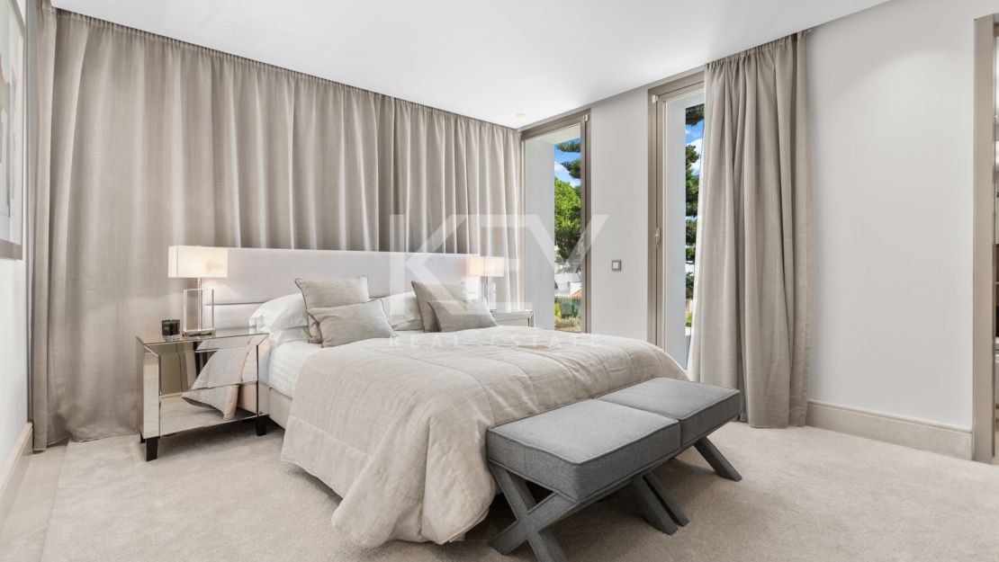 Villa RAVETTA en Rio Verde Playa, Marbella Milla de Oro