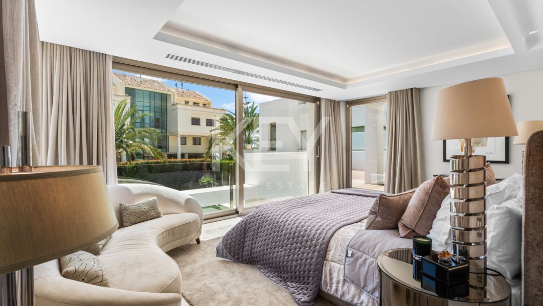Villa RAVETTA en Rio Verde Playa, Marbella Milla de Oro