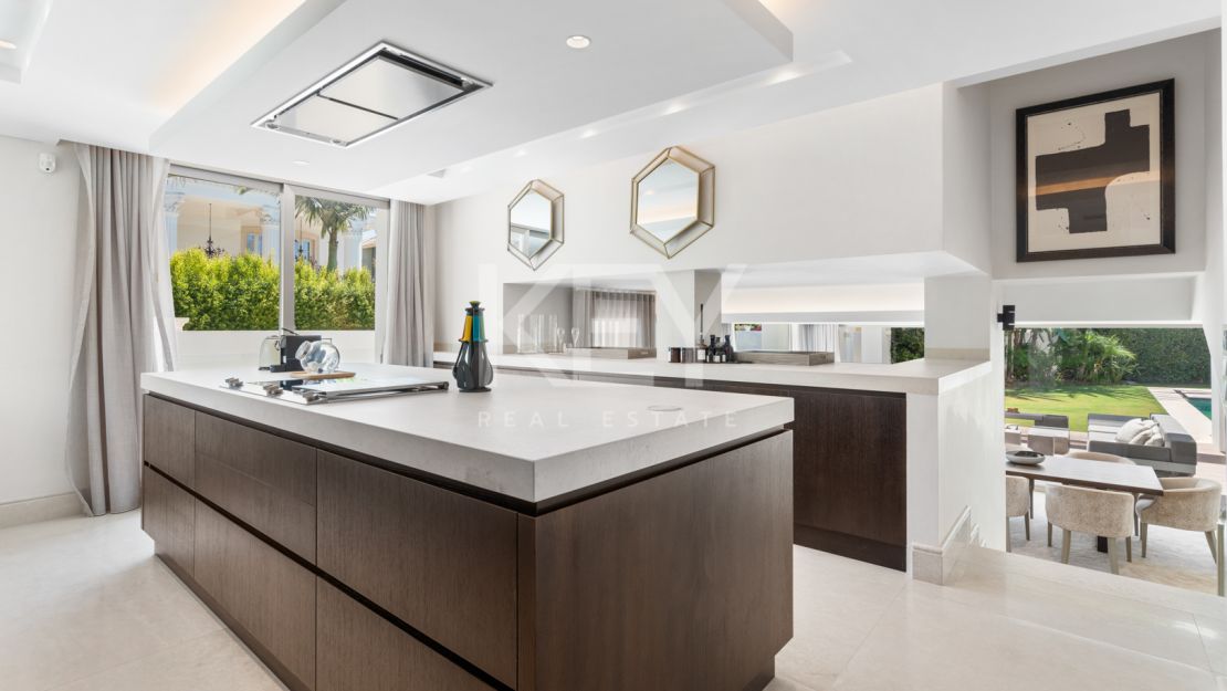 Villa RAVETTA en Rio Verde Playa, Marbella Milla de Oro
