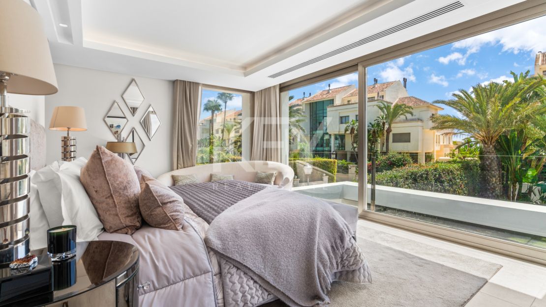 Villa RAVETTA en Rio Verde Playa, Marbella Milla de Oro