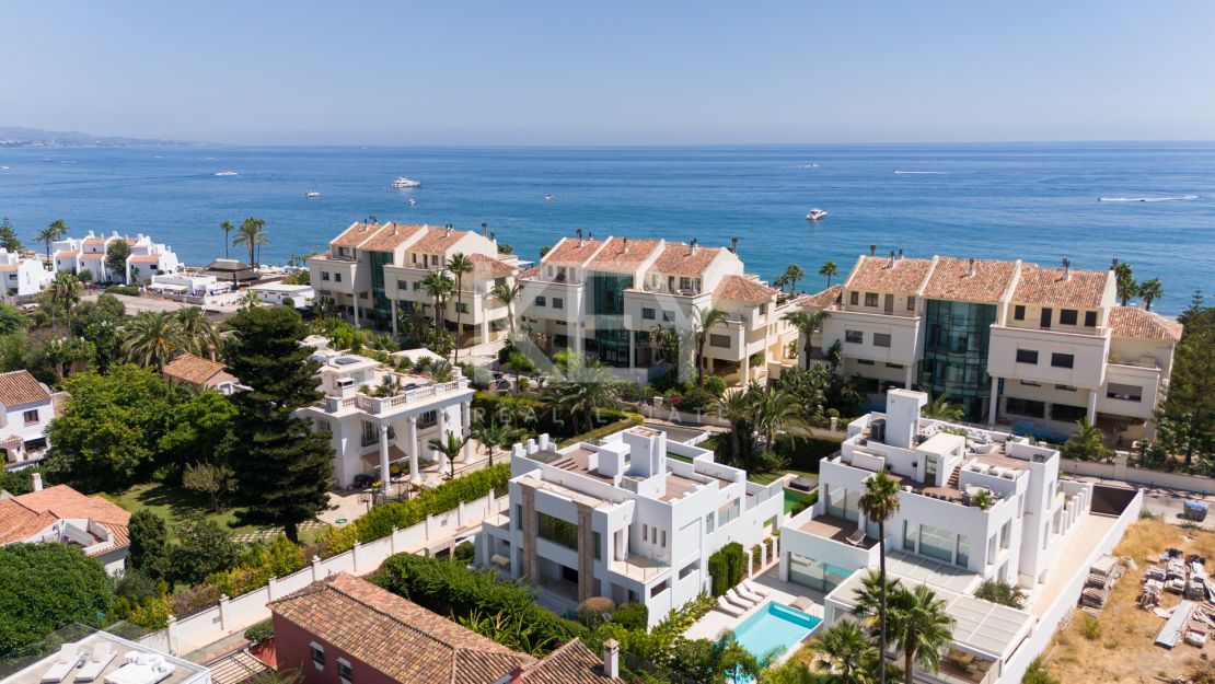 Villa RAVETTA en Rio Verde Playa, Marbella Milla de Oro