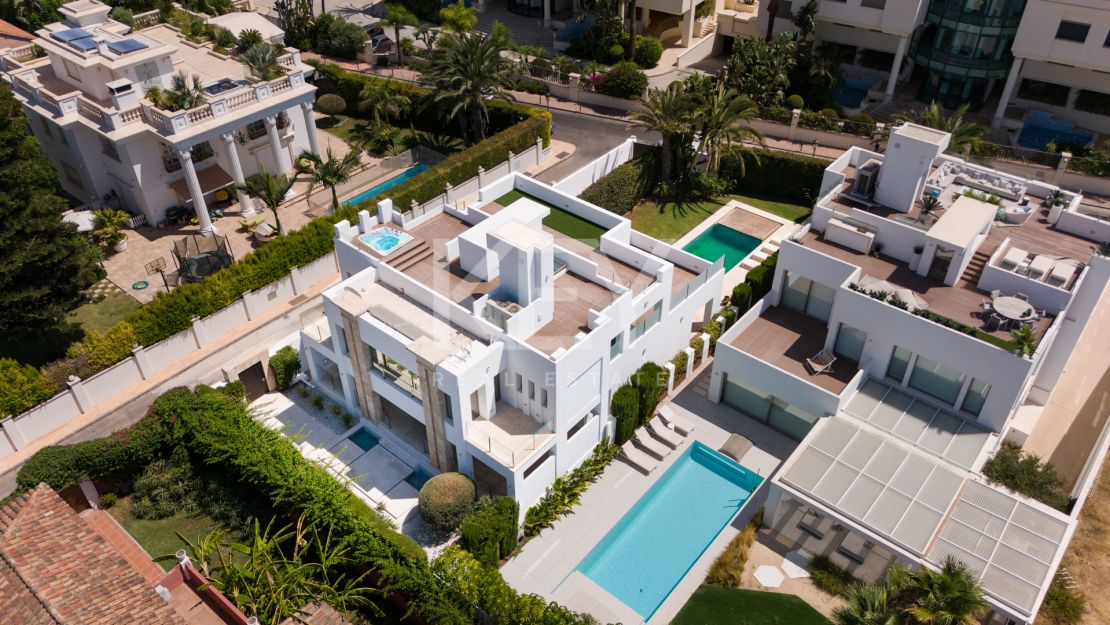 Villa RAVETTA en Rio Verde Playa, Marbella Milla de Oro