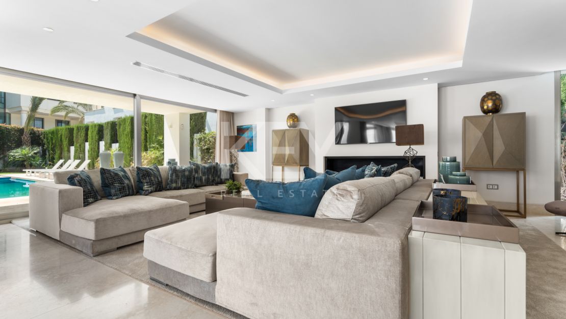 Villa RAVETTA en Rio Verde Playa, Marbella Milla de Oro