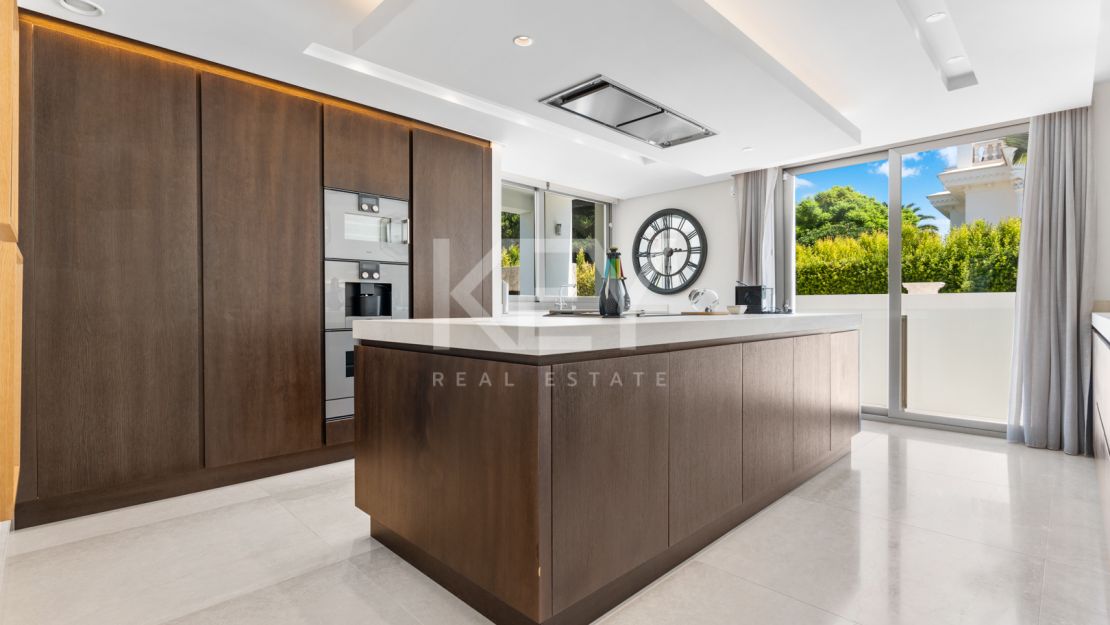Villa RAVETTA en Rio Verde Playa, Marbella Milla de Oro