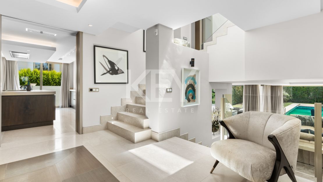 Villa RAVETTA en Rio Verde Playa, Marbella Milla de Oro