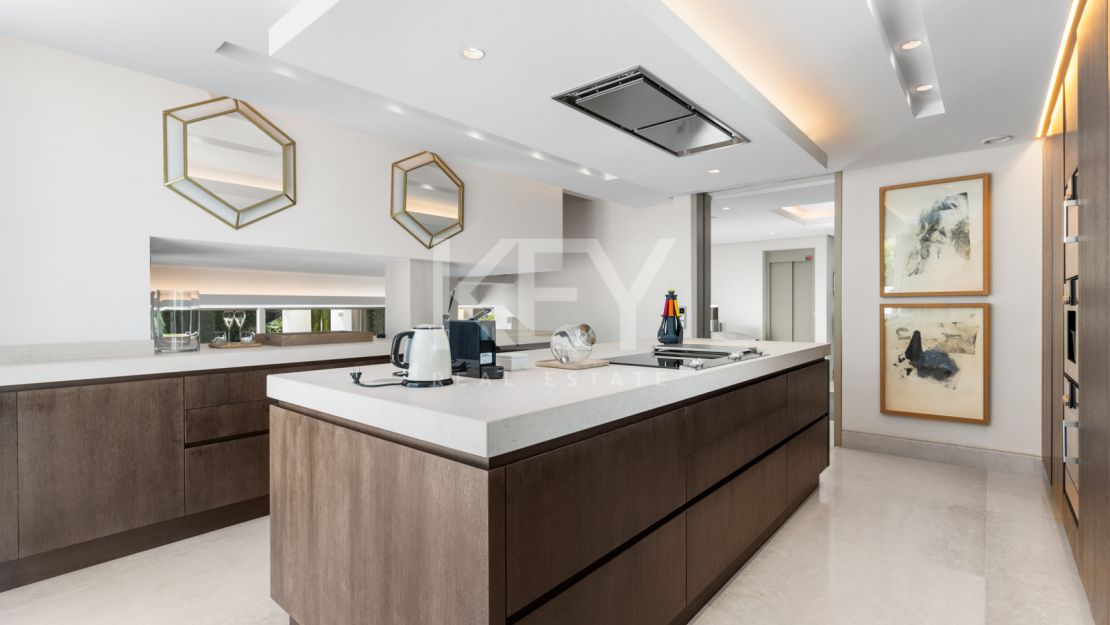 Villa RAVETTA en Rio Verde Playa, Marbella Milla de Oro