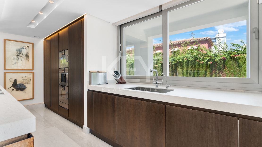 Villa RAVETTA en Rio Verde Playa, Marbella Milla de Oro