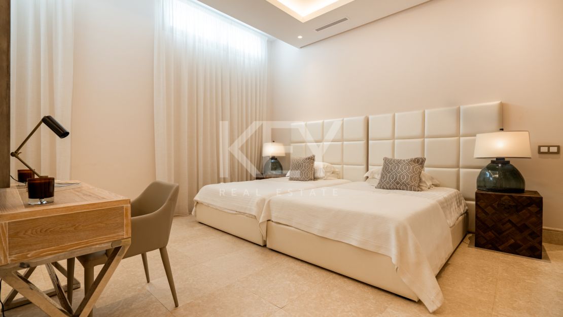Villa RAVETTA en Rio Verde Playa, Marbella Milla de Oro