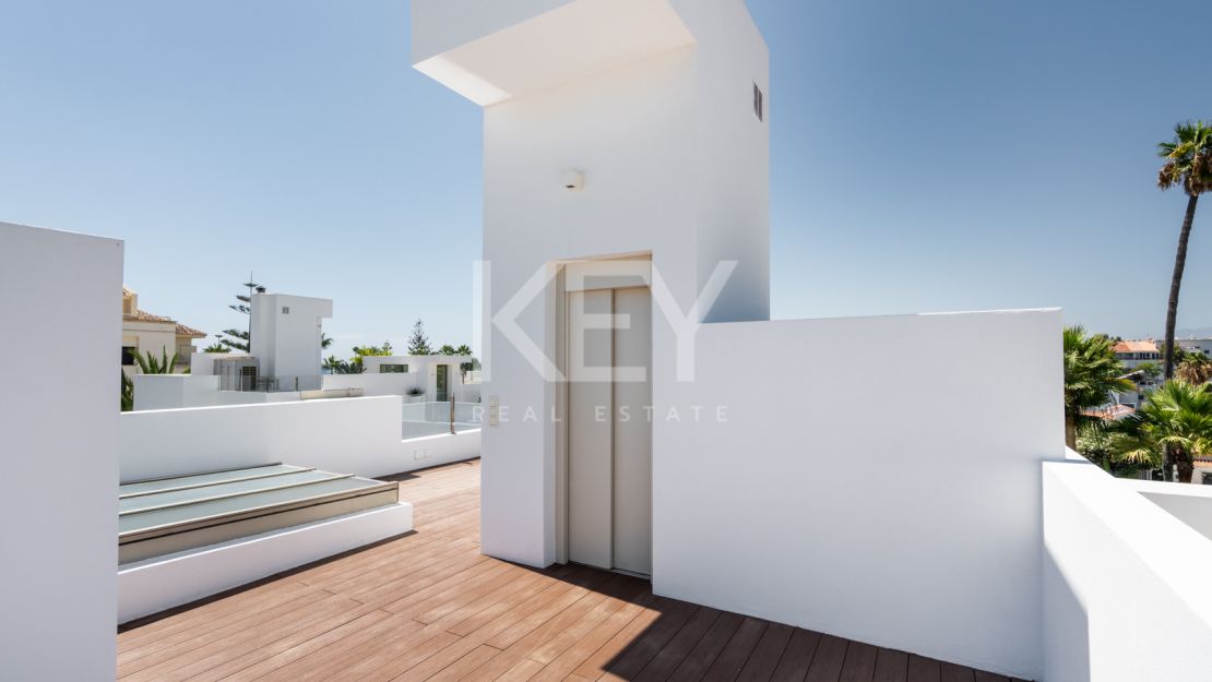 Villa RAVETTA en Rio Verde Playa, Marbella Milla de Oro
