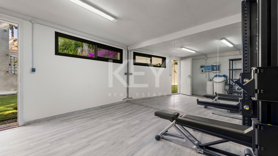 Luxurious villa for sale in Rio Real, Marbella East