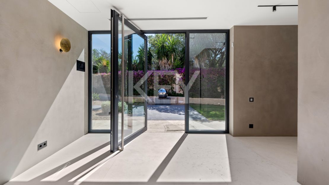 Luxurious villa for sale in Rio Real, Marbella East