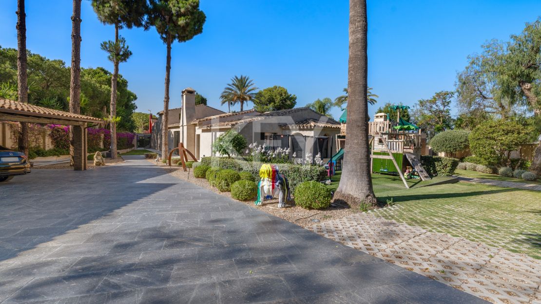 Luxurious villa for sale in Rio Real, Marbella East