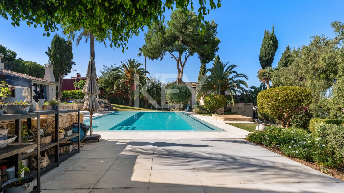 Luxurious villa for sale in Rio Real, Marbella East