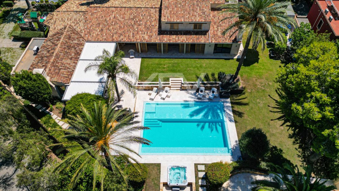 Luxurious villa for sale in the gated community in Marbella East, Marbella