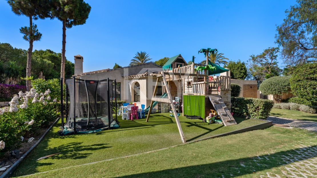 Luxurious villa for sale in Rio Real, Marbella East