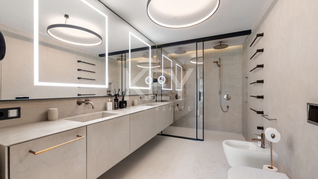 Luxurious villa for sale in Rio Real, Marbella East