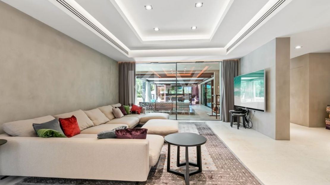 Luxurious villa for sale in Rio Real, Marbella East