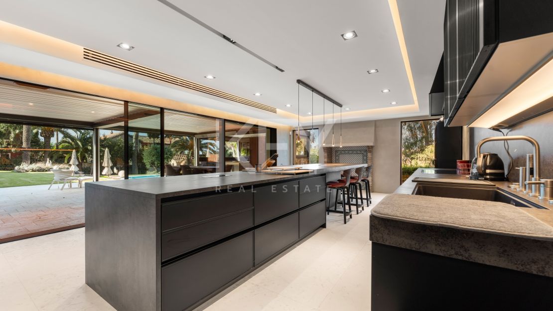 Luxurious villa for sale in Rio Real, Marbella East