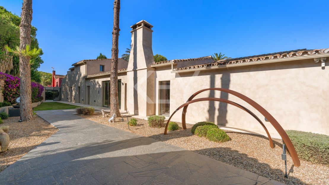 Luxurious villa for sale in Rio Real, Marbella East