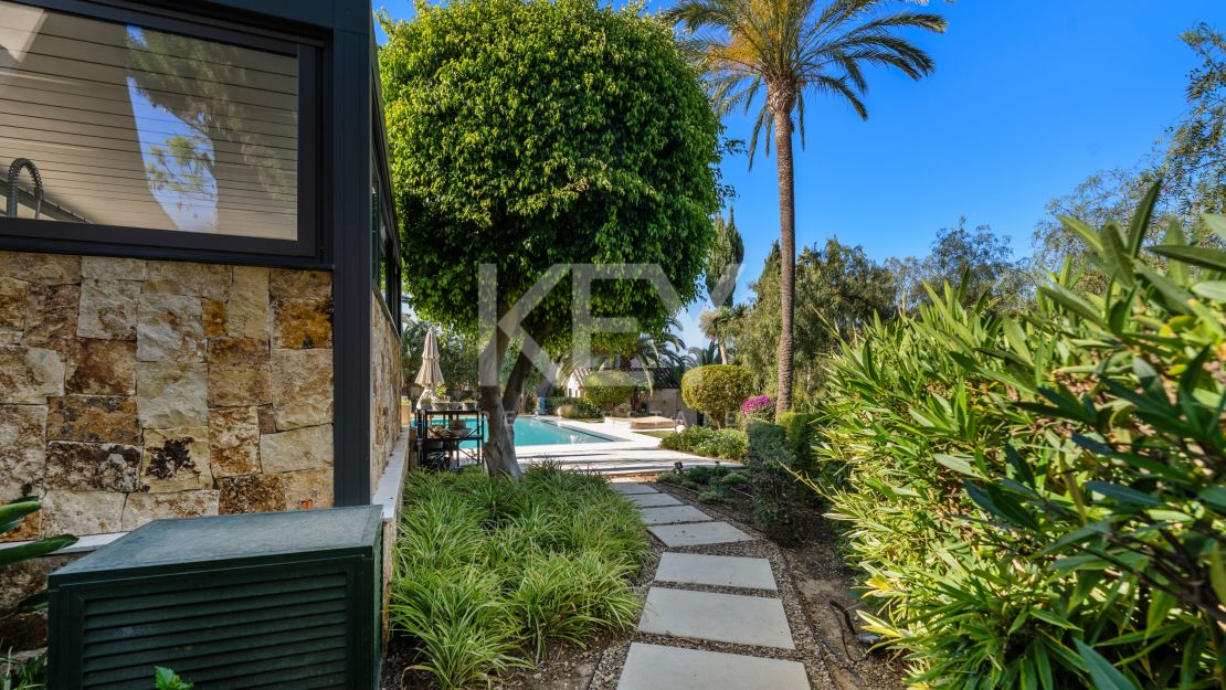 Luxurious villa for sale in Rio Real, Marbella East