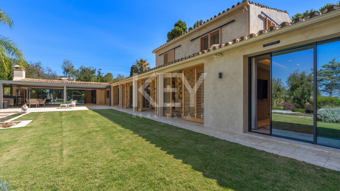 Luxurious villa for sale in Rio Real, Marbella East