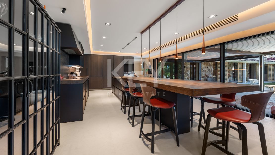 Luxurious villa for sale in Rio Real, Marbella East