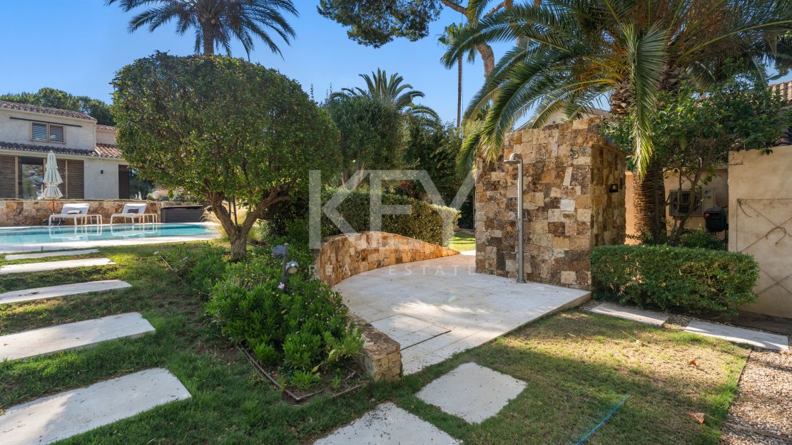 Luxurious villa for sale in Rio Real, Marbella East