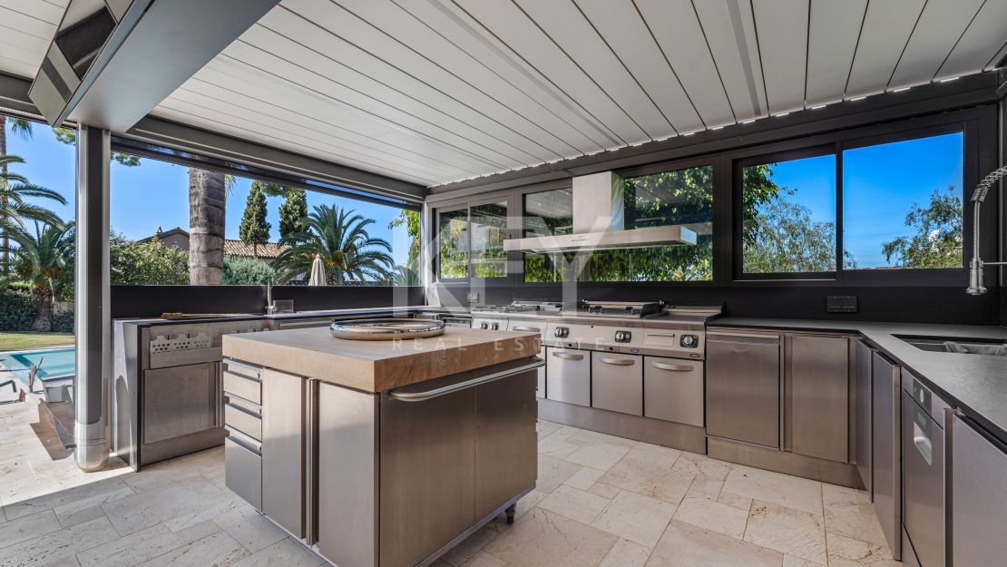 Luxurious villa for sale in Rio Real, Marbella East