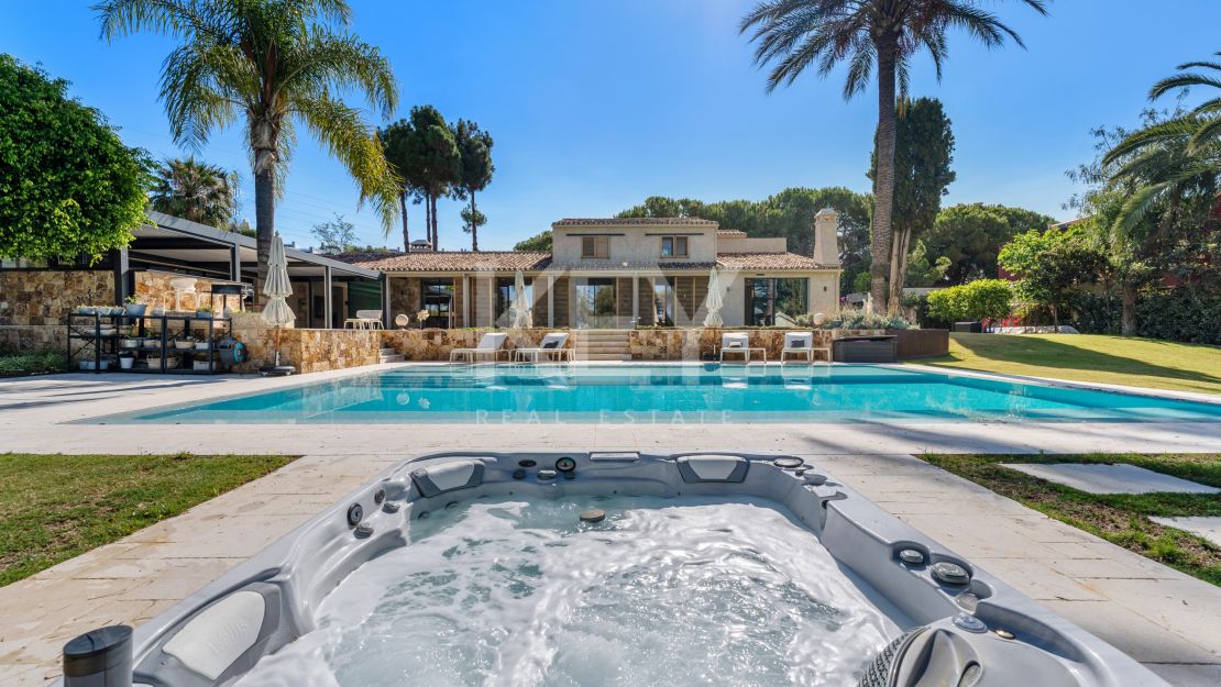 Luxurious villa for sale in Rio Real, Marbella East