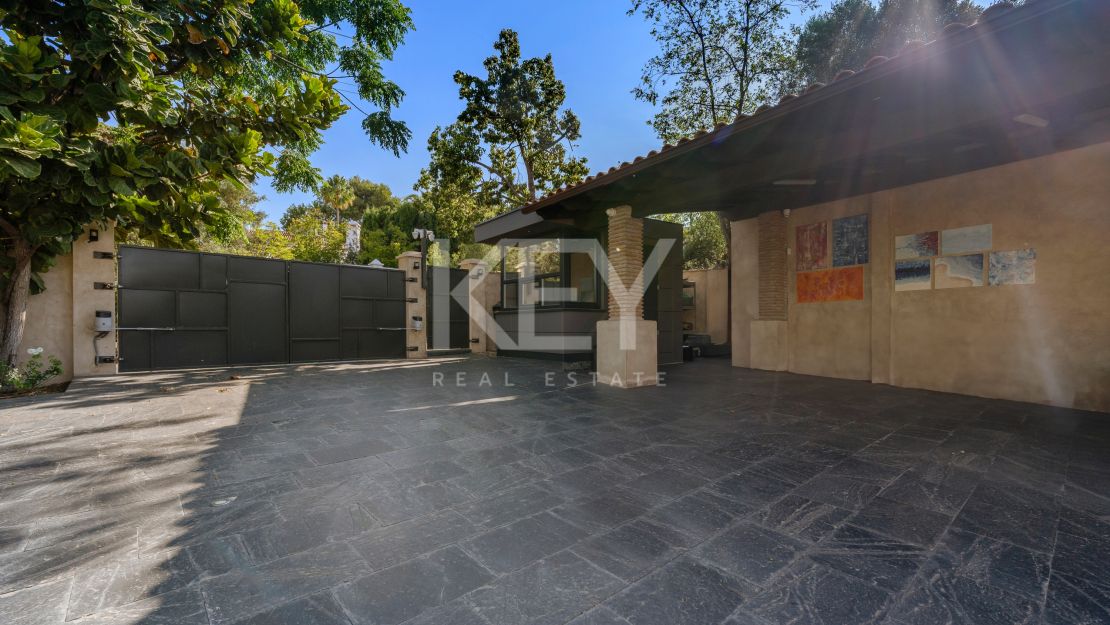 Luxurious villa for sale in Rio Real, Marbella East