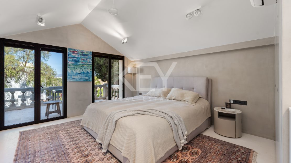 Luxurious villa for sale in Rio Real, Marbella East