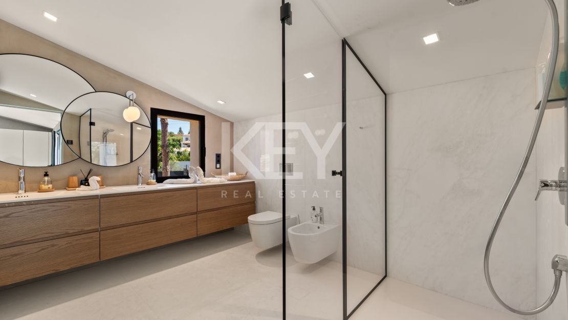 Luxurious villa for sale in Rio Real, Marbella East