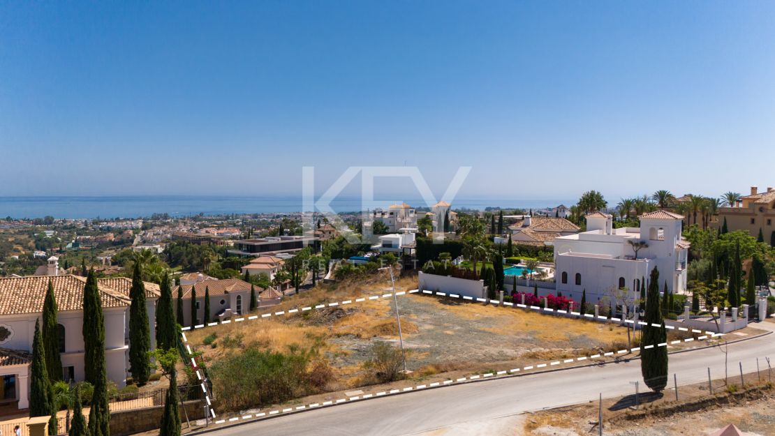 Close to golf plot for sale in Los Flamingos, Benahavis