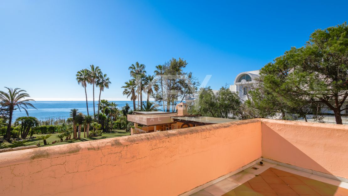 Exceptional frontline beach  villa for sale on the New Golden Mile, Estepona