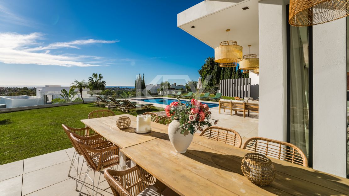 Современная вилла с 5 спальнями, панорамным видом на море и роскошными удобствами в самом сердце Ла-Алькерии, Бенахавис