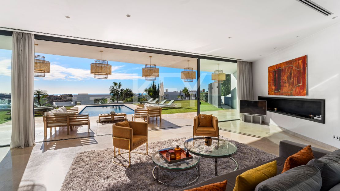 Современная вилла с 5 спальнями, панорамным видом на море и роскошными удобствами в самом сердце Ла-Алькерии, Бенахавис