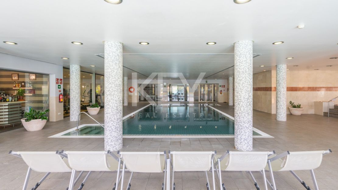 Luxurious mediterranean-style apartment with sea views in Marbella’s prestigious Golden Mile