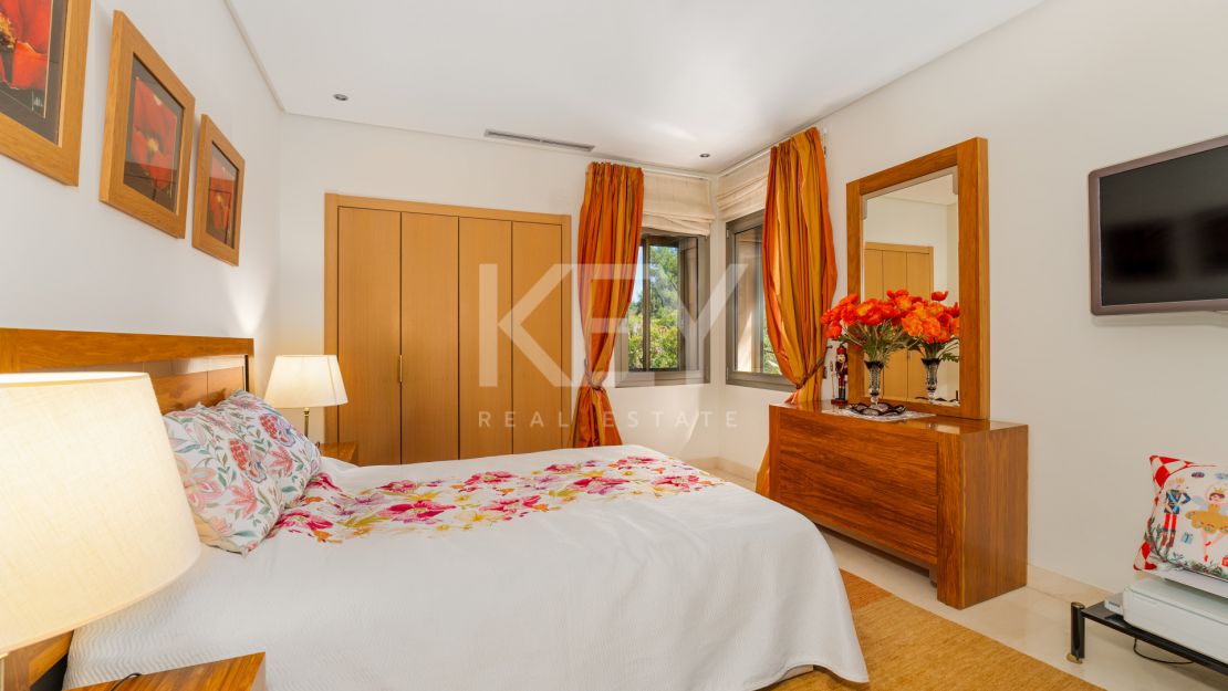 Luxurious mediterranean-style apartment with sea views in Marbella’s prestigious Golden Mile