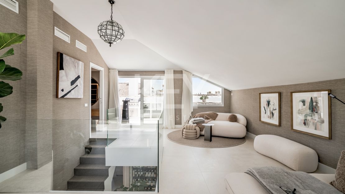 Ático dúplex de lujo con vistas panorámicas en la Milla de Oro de Marbella