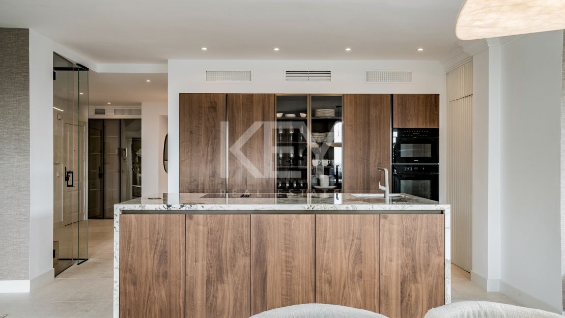 Ático dúplex de lujo con vistas panorámicas en la Milla de Oro de Marbella