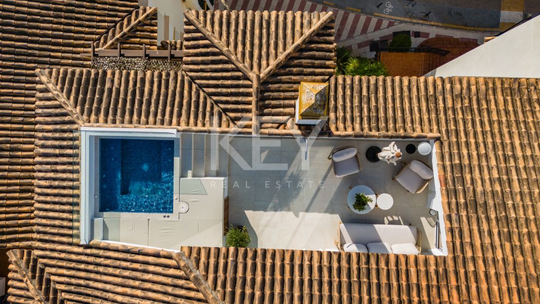 Ático dúplex de lujo con vistas panorámicas en la Milla de Oro de Marbella