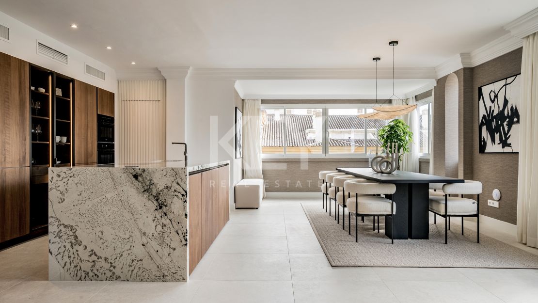 Ático dúplex de lujo con vistas panorámicas en la Milla de Oro de Marbella