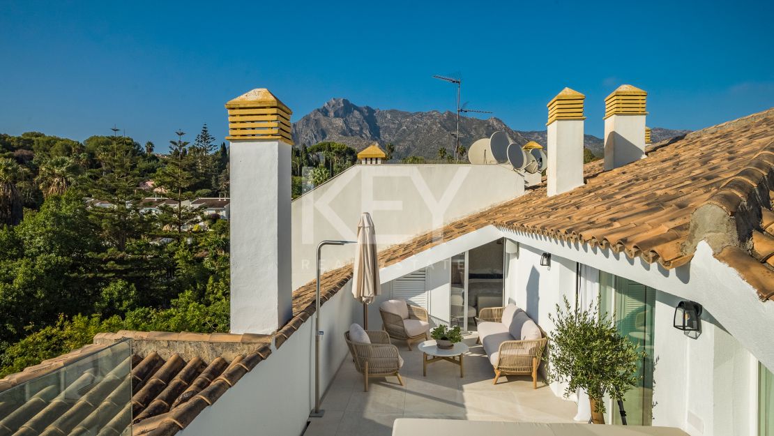 Ático dúplex de lujo con vistas panorámicas en la Milla de Oro de Marbella