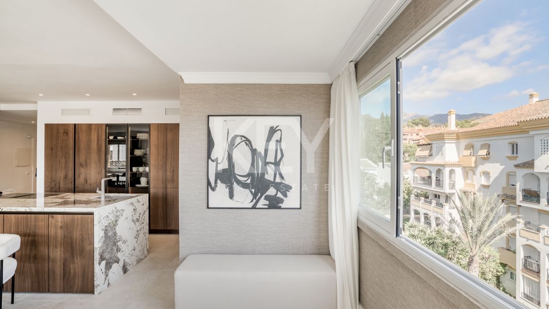 Ático dúplex de lujo con vistas panorámicas en la Milla de Oro de Marbella